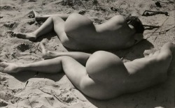  Two Nudes on a Beach [Hedwig Mankiewitz and Vera Broido] by