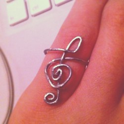 abstractualabbyyy:  #TrebleClef #ring I made from a #paperclip