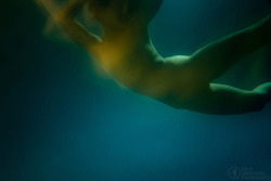    In my continuing use of underwater photography with long exposures