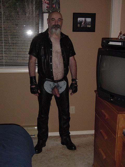 ello Mr Sexy Master. Need a slave that can withstand rough treatment? Then I’m totally yours!