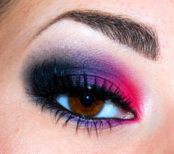 beautylish:  A hot pink and purple eye look from Johanna W.!