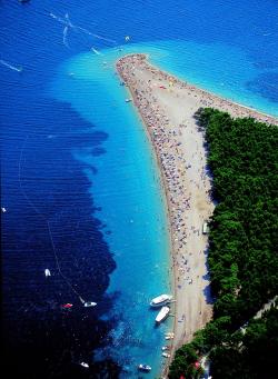 tigrismedve:  Zlatni Rat beach, Croatia. Every day tip changes