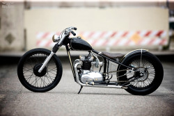 megadeluxe:  Custom Triumph T100 by The Factory Metal Works via