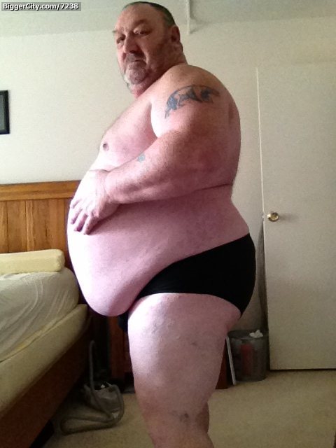 gotsilver:  cbdlover573:  Big daddy in black speedo  Superb!  Sexy Daddy Master!