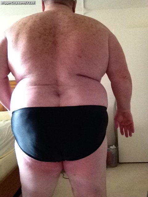 gotsilver:  cbdlover573:  Big daddy in black speedo  Superb!  Sexy Daddy Master!