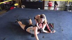 Jessie Kaye vs Nevaeh :: nefemalewrestling.com