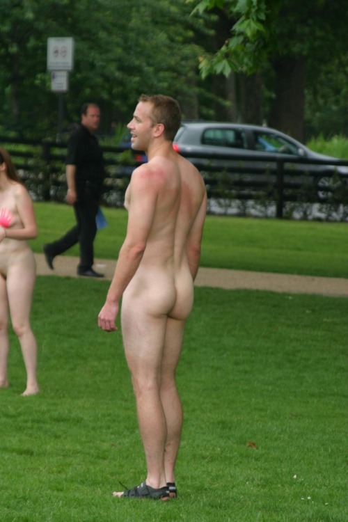 majdad-wnbr:  Major Dad’s Public Nudity 357  tripnight:  WNBR London    