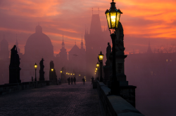 bounce-ler:  ahh this is karluv most (charles bridge) in Czech