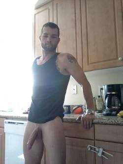 daddiesn2younger:  Kitchen   Hi daddy. Who is this stud?