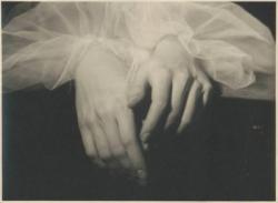 Female hands by Emilio Sommariva, 1935