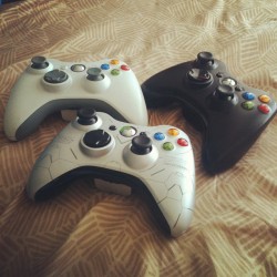 kaviarrr:  Xbox all day ery’ day #lazysunday #xbox #mw3  (Taken