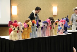SO HERE ARE LIKE THE VERY FEW PHOTOS THAT I TOOK AT PON3 CON