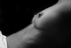 m-as-tu-vu:  Black and white by =tnikolov   Gorgeous nips