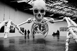 itrustinnoone:  Skeleton scuplture. 