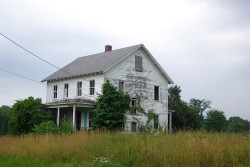 previouslylovedplaces: Wallkill Farmhouse by rchrdcnnnghm on