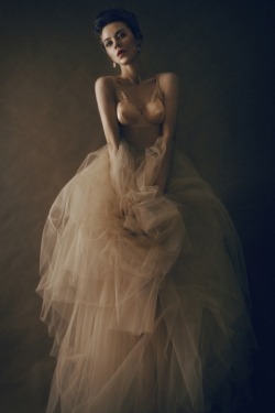 ladyllike:  stunning bellabellaboutique:  Ulyana Sergeenko for