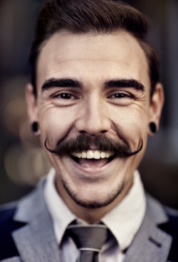seeeaaann: LET ME GROW A MOUSTACHE LIKE THIS 
