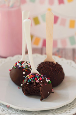 gastrogirl:  triple chocolate cookie dough bites. 