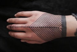 propaedeuticist:  simply geometric hand tattoos  1,200th like.