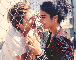 crazy-teenagers-in-love:  Can they just get back together please.
