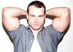 matthulksmash:  vipvictor:  Shawn Roberts Graphic (edited by