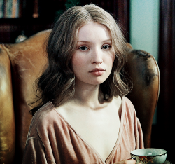 Saw a girl on the subway who looked just like Emily Browning…