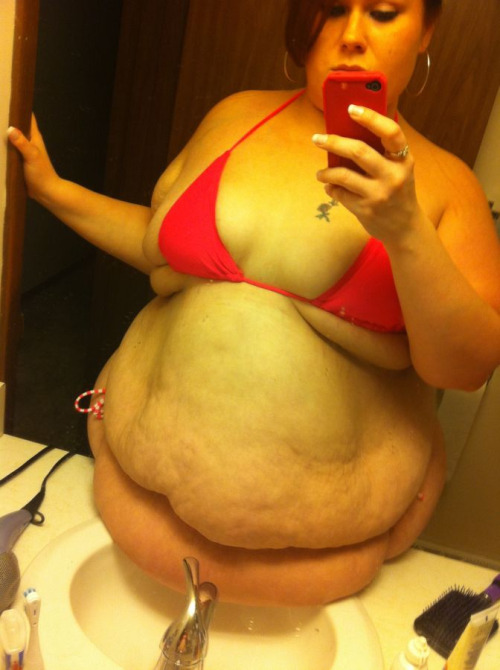 fatandhot:  bikini and double belly for the win!  WOW! dndem09:  hnnnnng 