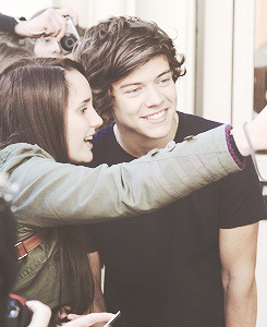 narrysh-deactivated20130109:  Harry with fans at the studio 