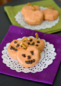 gastrogirl:  peanut butter pretzel pumpkins. 