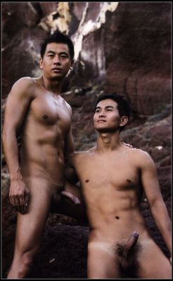 gay-asians:  Outdoors gay Asian