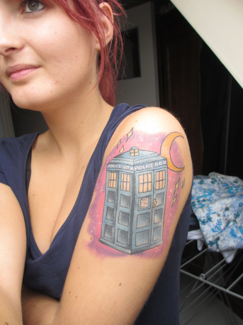 fuckyeahtattoos:  Got this beauty on the 7th of August and this is my very first tattoo. Itâ€™s done by Cute Karin, who has a tattoo shop in Rotterdam, the Netherlands. For all you nerds out there, yes itâ€™s a Tardis from the famous tv-show â€œDoctor