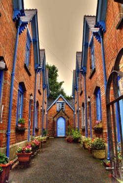 bluepueblo:  Blue Door, Cornwall, England photo via laura