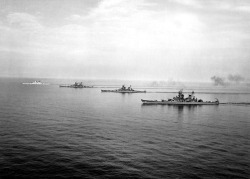 All four Iowa class battleships together, 1954 From near to far: