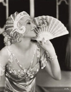 indypendent-thinking:  Myrna Loy, 1920s.  