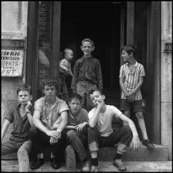 2000-lightyearsfromhome:     Children at an apartment entrance.