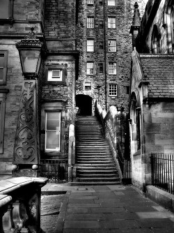 bluepueblo:  Entrance, Mylne’s Court, Edinburgh, Scotland photo