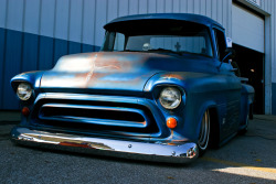 bloodsweatandmotoroil:  Somebody help me out - is this a ‘55,