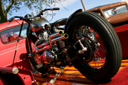 bloodsweatandmotoroil:  Triumph Speed Twin bobber? Anyway, slick