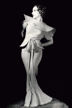 camillejaval:  Carmen Miranda photographed by Annemarie Heinrich