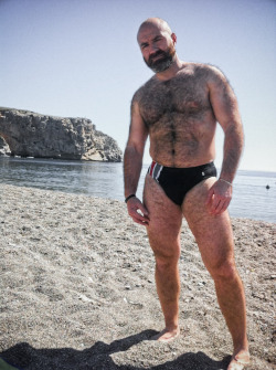 hairyfuckers:  That’s one hairy fucker.