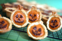 thecakebar:  Pumpkin Pie Bites! (recipe/tutorial) 