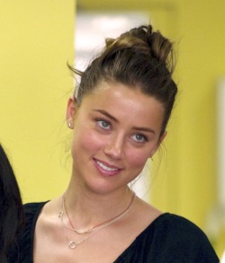 Amber Heard. ♥  “This is my pretty face”. ♥