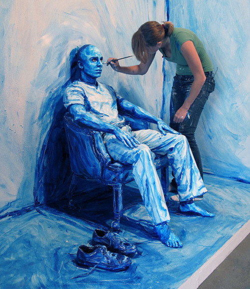 sheldsyo:   Realistic Acrylic Body Painting by Alexa Meade  i love artâ€¦seriously 