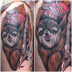 fuckyeahtattoos:  Sloth by the wonderful Tiny Miss Becca. 