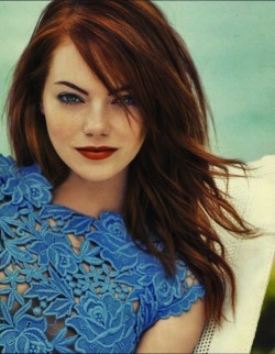 whatshewanted:  sheâ€™s so pretty. :)  Today&rsquo;s gorgeous redhead.