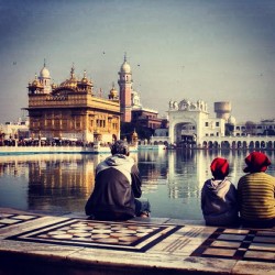 Me and my nephews at the golden temple!! ☬ #tbt #2011 #punjab