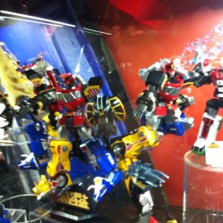 #nycc #powerrangers megazords!!!!!! (Taken with Instagram)