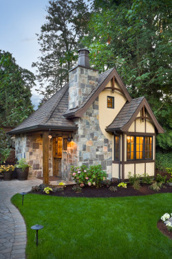 georgianadesign:  Rivendell Manor gate house, Oregon. Alan Mascord