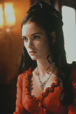 bohemea:  Winona Ryder in Dracula