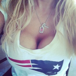 taystevens:  Hell yeah Patriots  Submit your b⊙⊙bs’ pics: